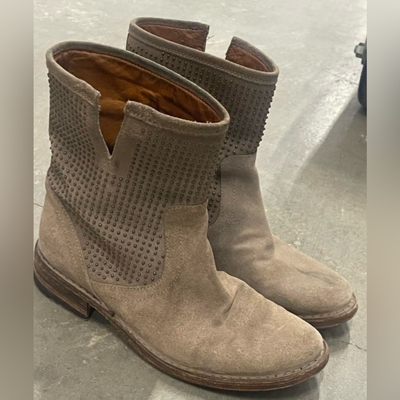 Fiorentini + Baker Beige Studded Suede Ankle Boots - Made In Italy - Size 36.5 - Picture 2 of 9